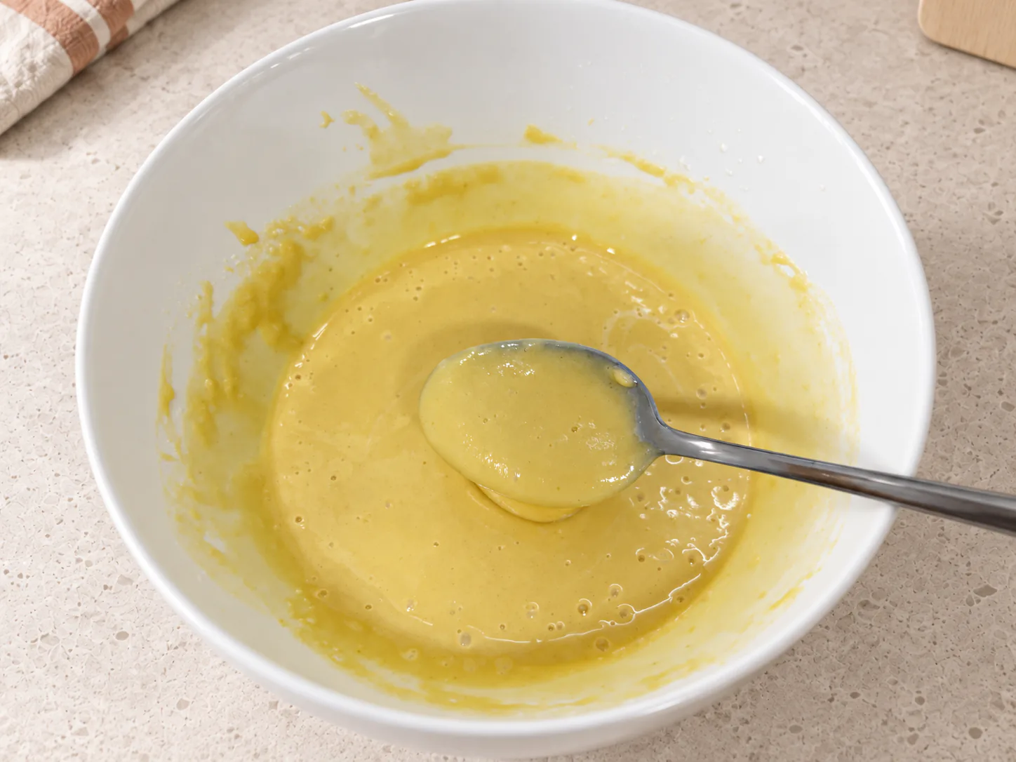 Smooth thick crepe base coating a metal spoon